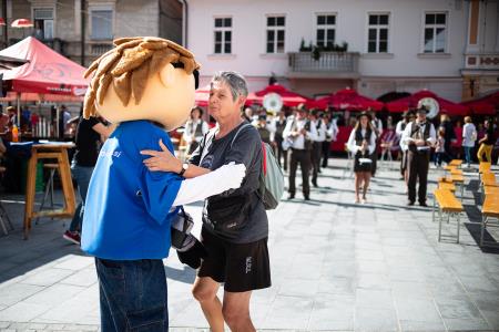 S soncem obsijan drugi festivalski dan 50. Dnevov narodnih noš in oblačilne dediščine v Kamniku (29)